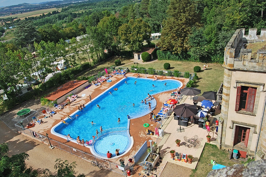 Vakantie naar Camping Château de Grange Fort in Puy De Dôme in Frankrijk