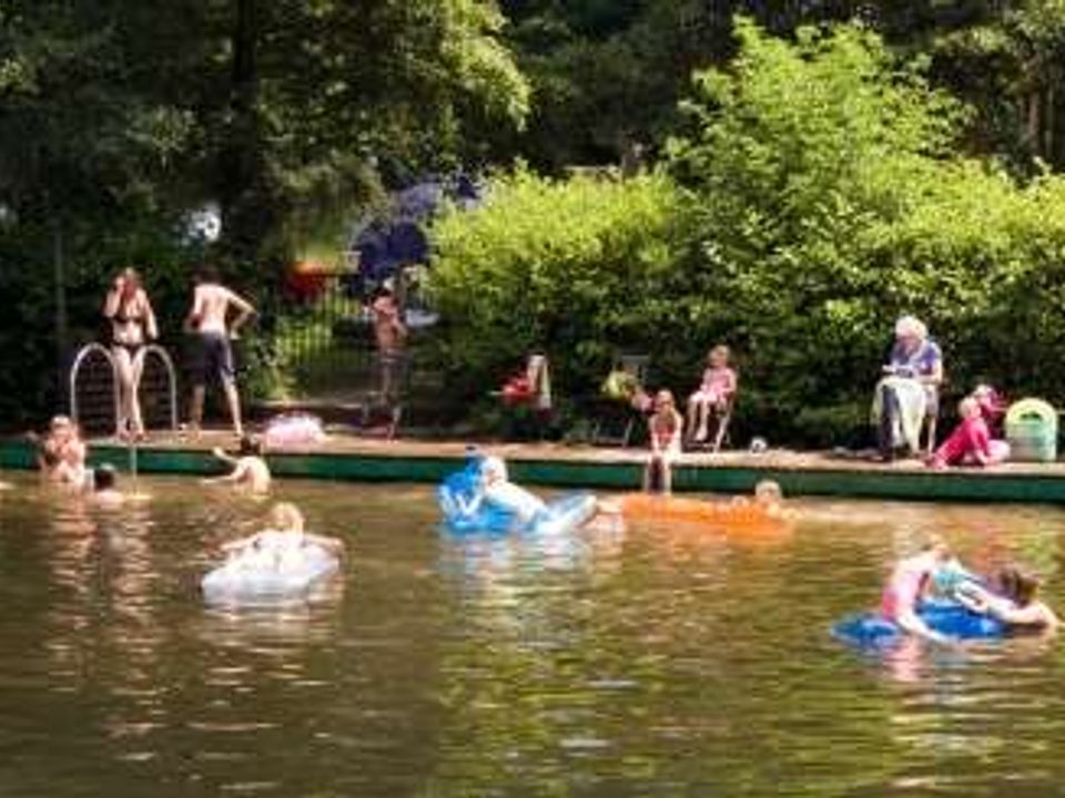 Vakantie naar Camping d'Ecolonie in Hennezel in Frankrijk