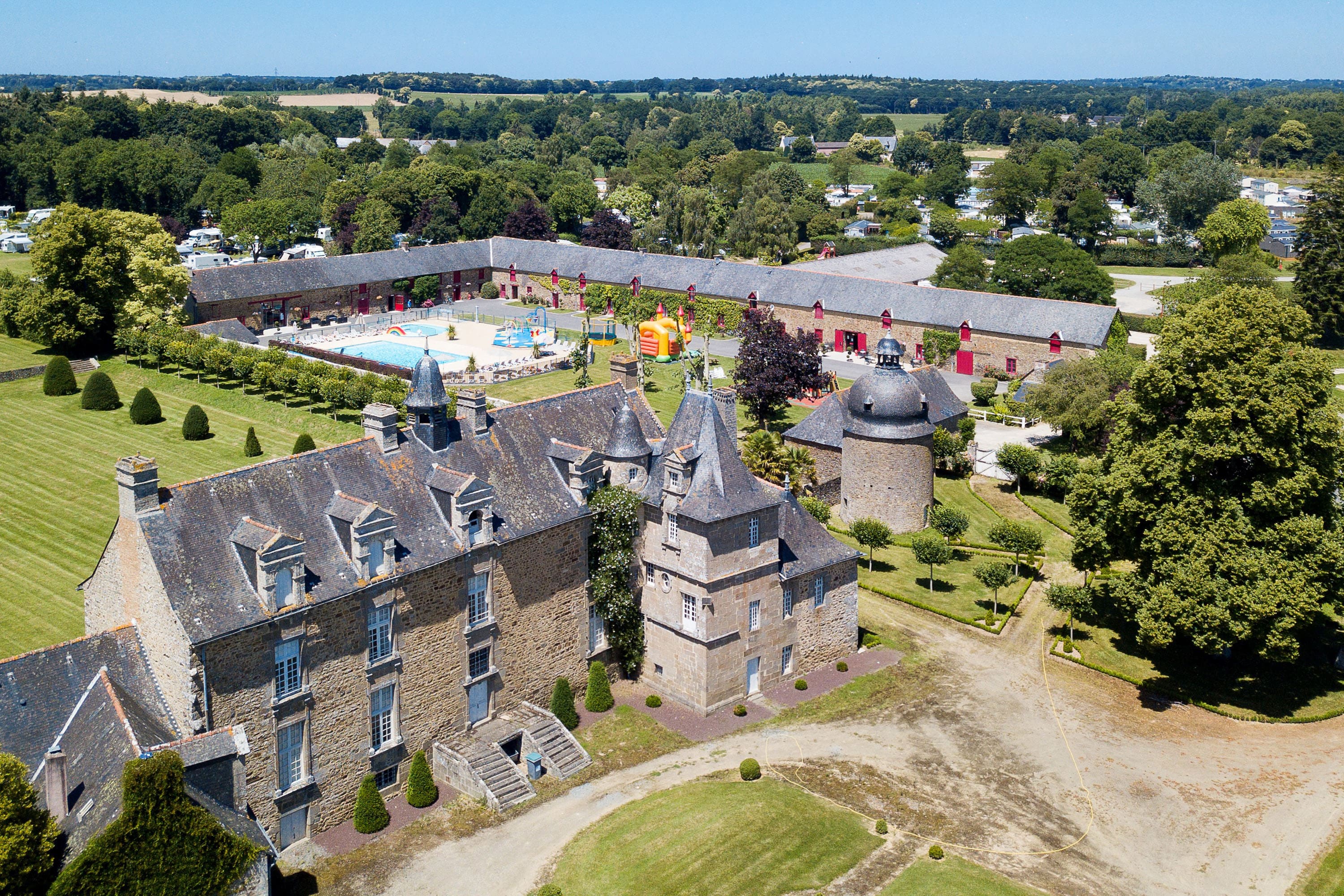 Vakantie naar Camping Domaine du Logis in La Chapelle Aux Filtzméens in Frankrijk