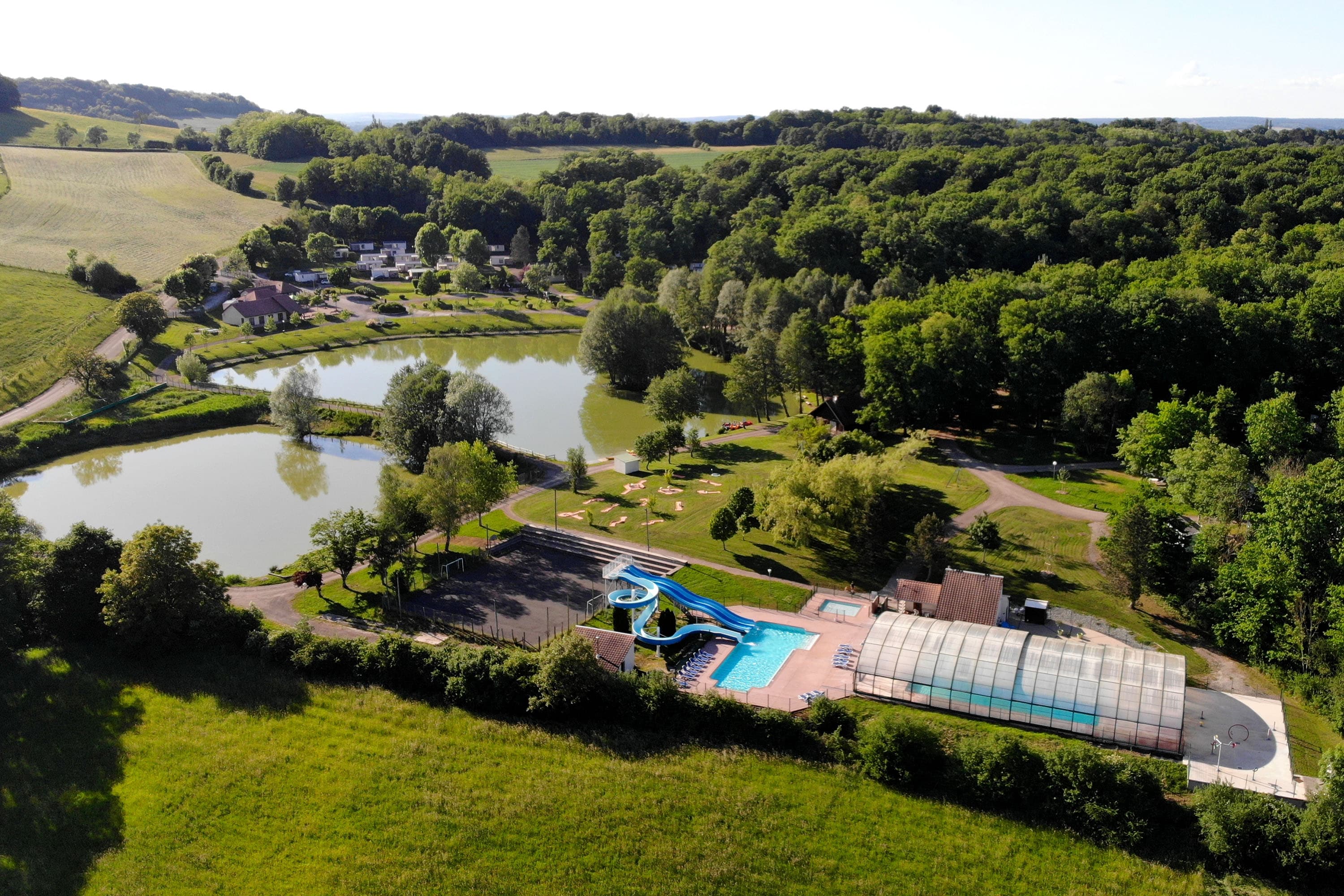 Vakantie naar Camping Du Bois de Reveuge in Huanne Montmartin in Frankrijk