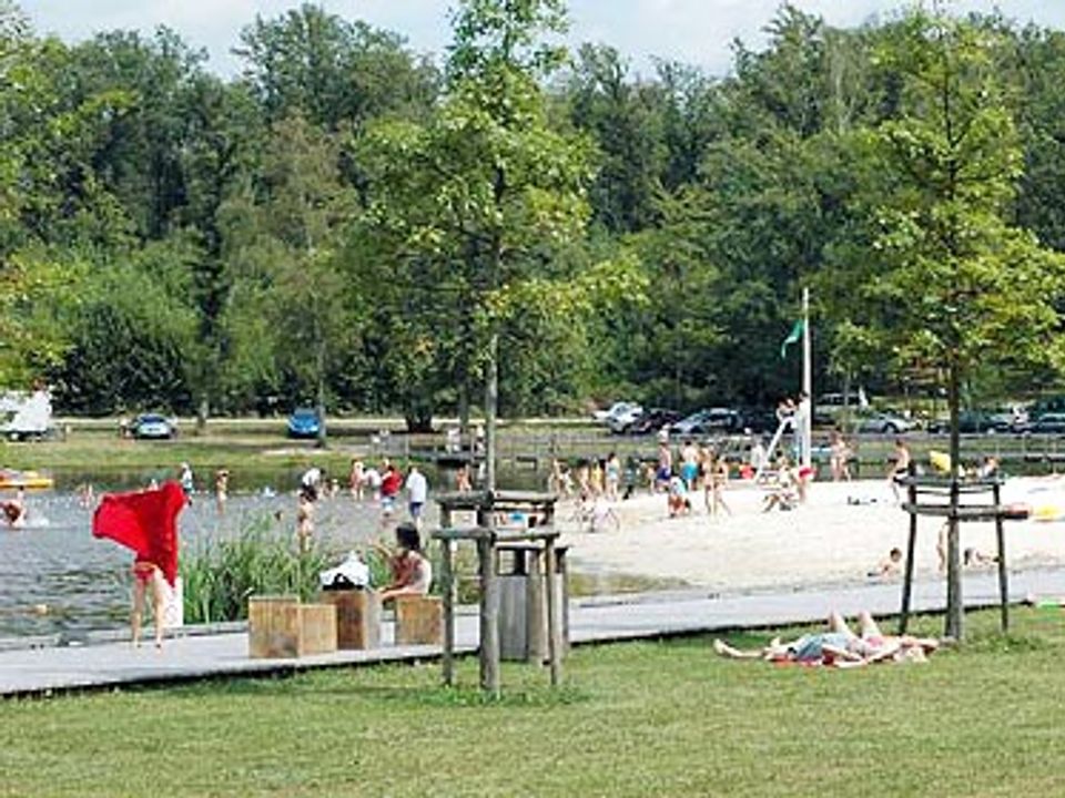 Vakantie naar Camping du Grand Etang de Saint Estèphe in Busserolles in Frankrijk