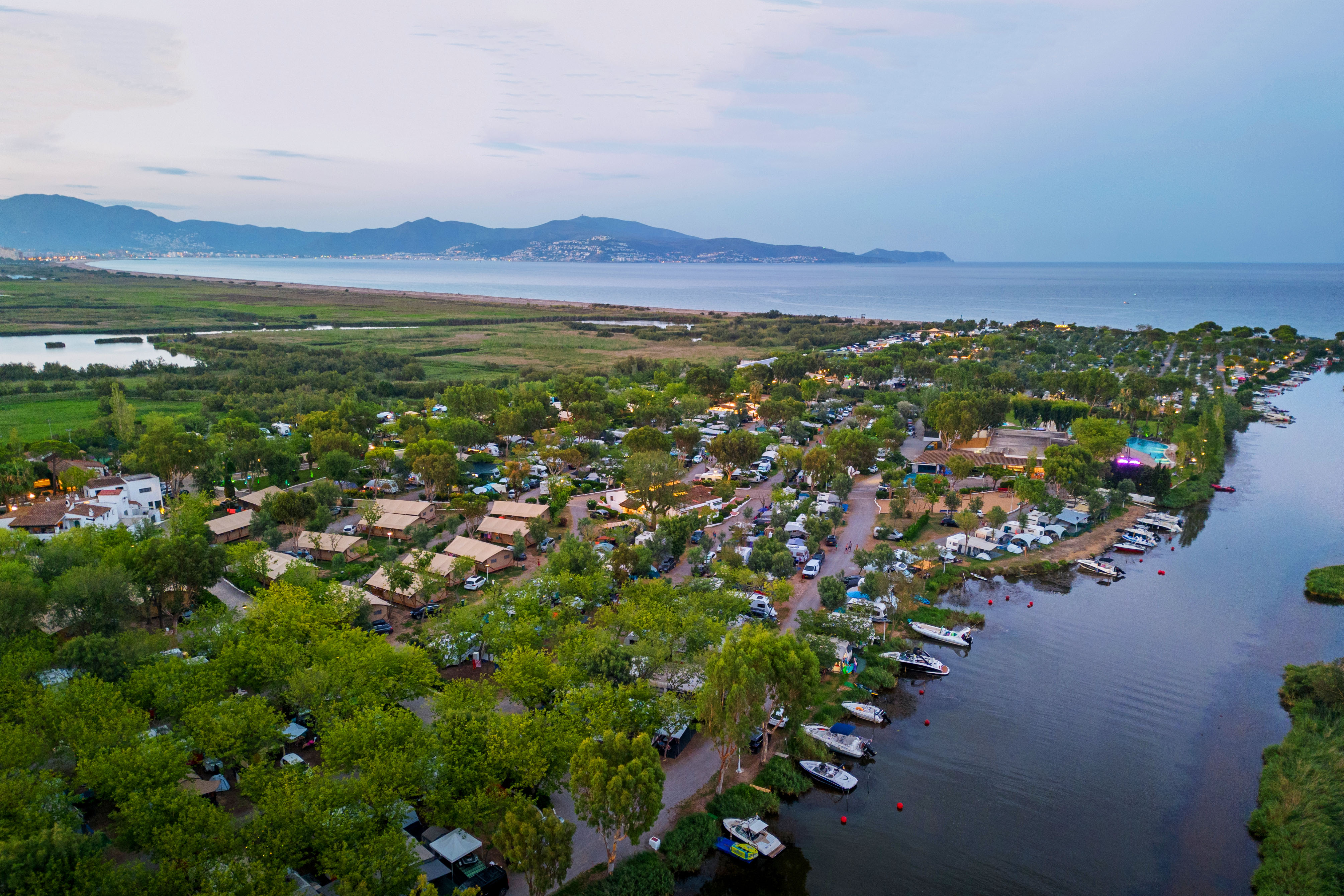 Vakantie naar Camping & Glamping Nautic Almata in Castelló D'Empúries in Spanje