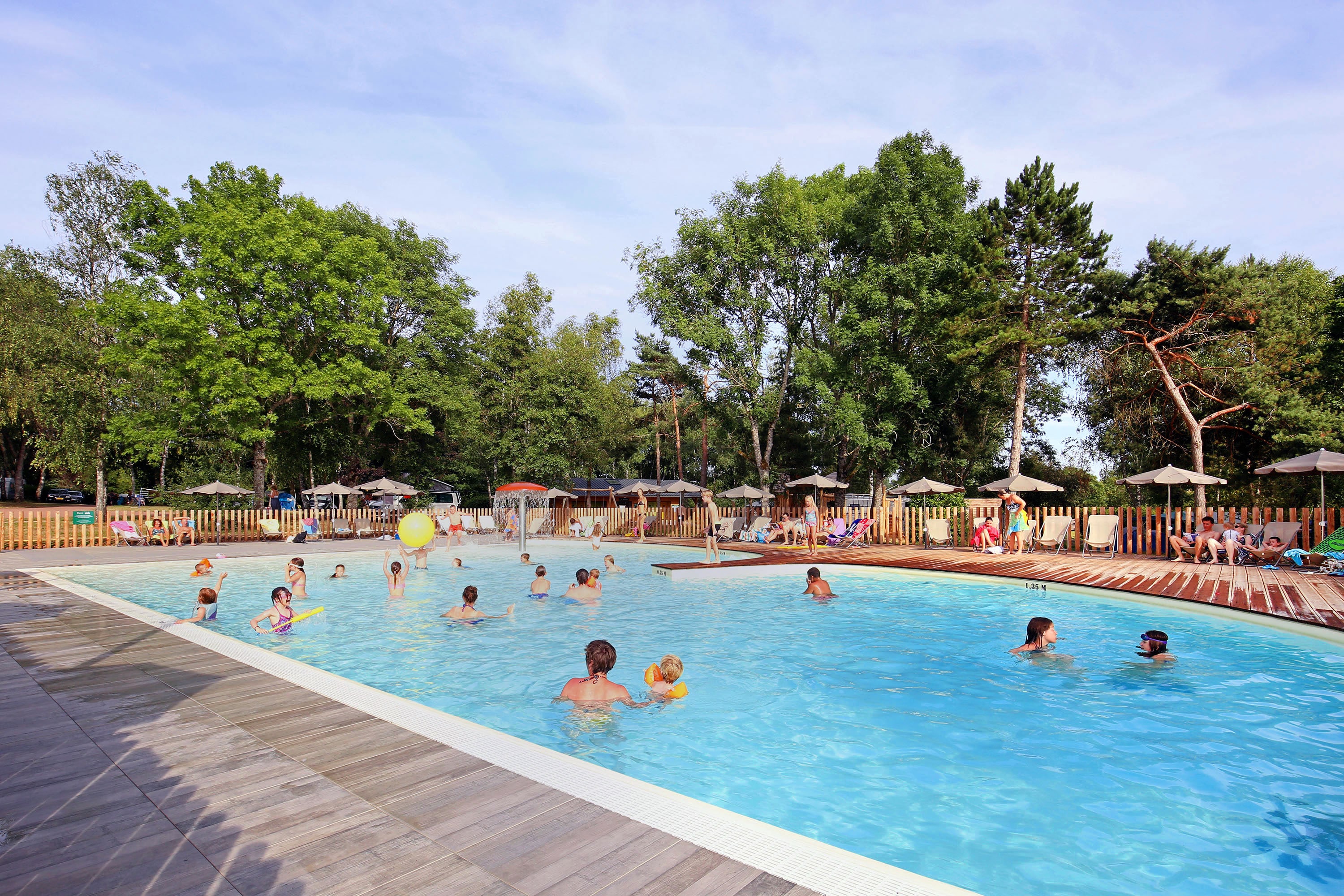 Vakantie naar Camping Huttopia Étang de Fouché in Côte D'Or in Frankrijk