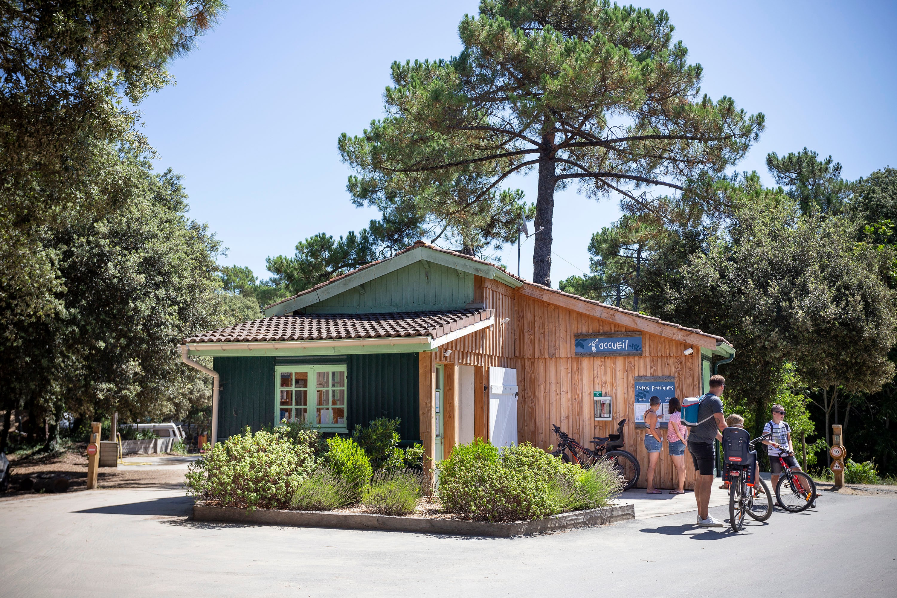 Vakantie naar Camping Huttopia Oléron Les Chênes Verts in Charente Maritime in Frankrijk