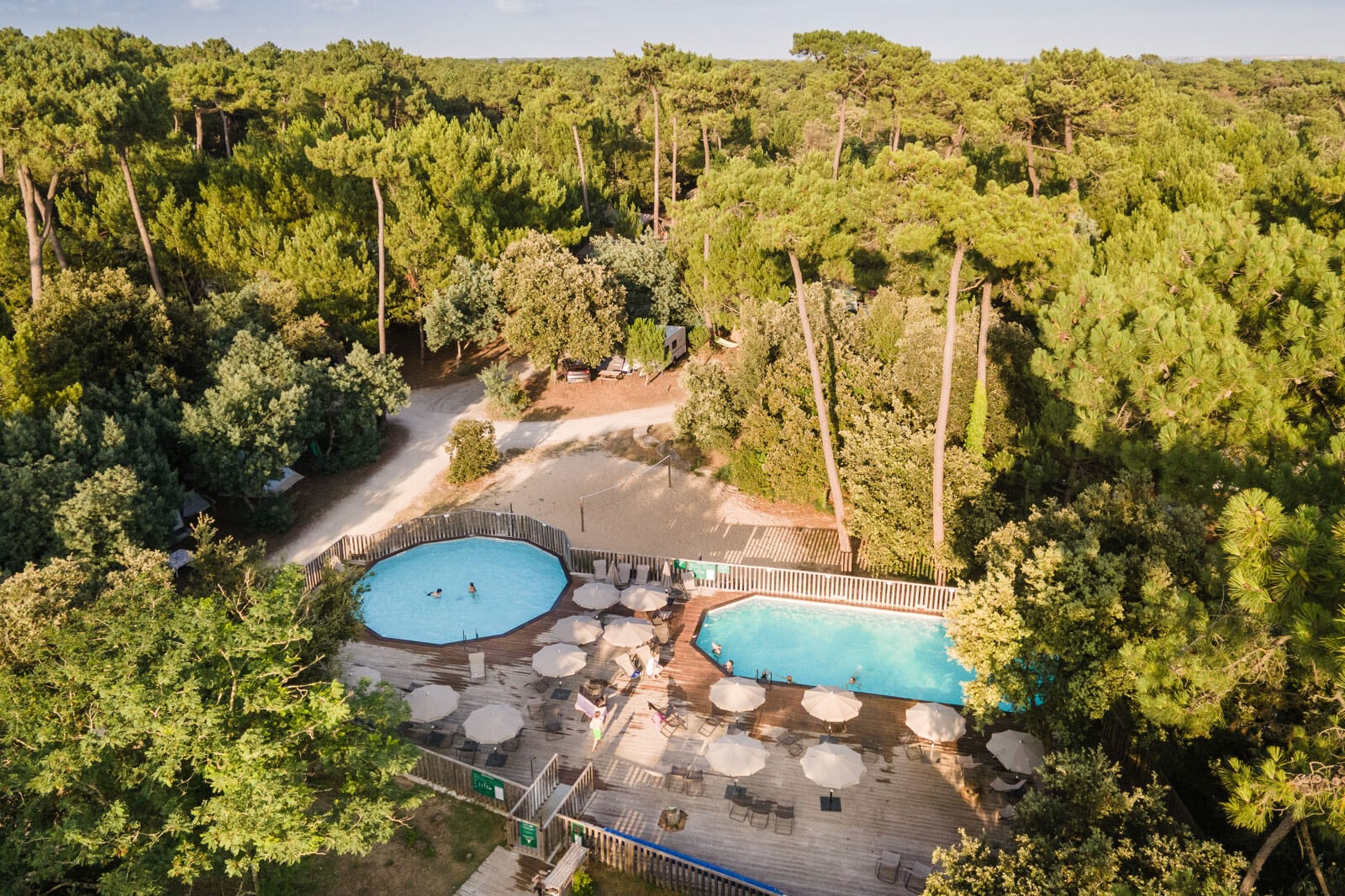 Vakantie naar Camping Huttopia Oléron Les Pins in Charente Maritime in Frankrijk