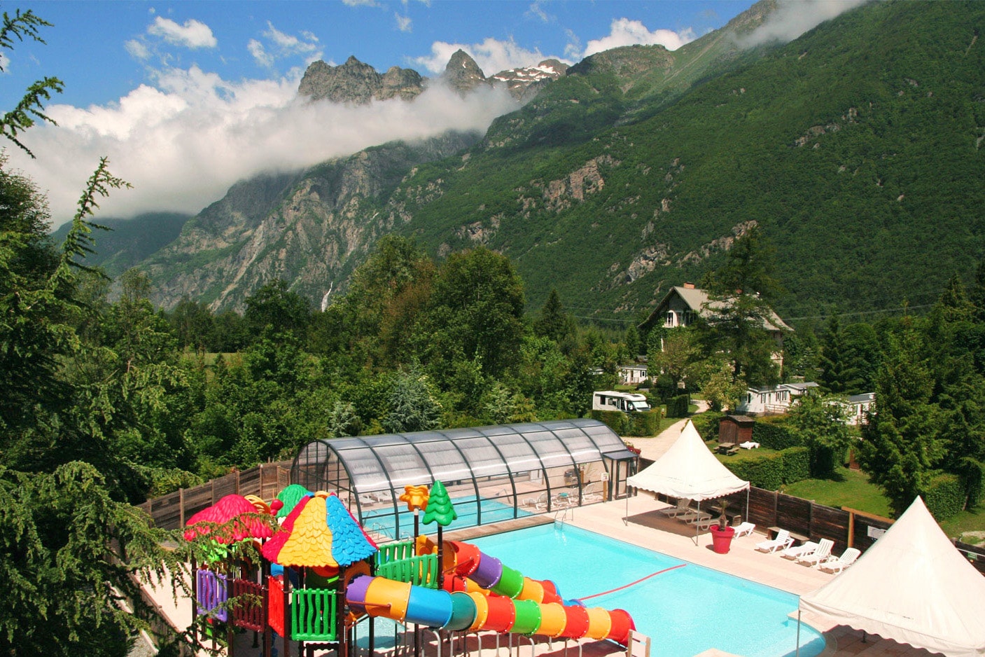 Vakantie naar Camping KOAWA Le Château de Rochetaillée in Le Bourg D'Oisans in Frankrijk