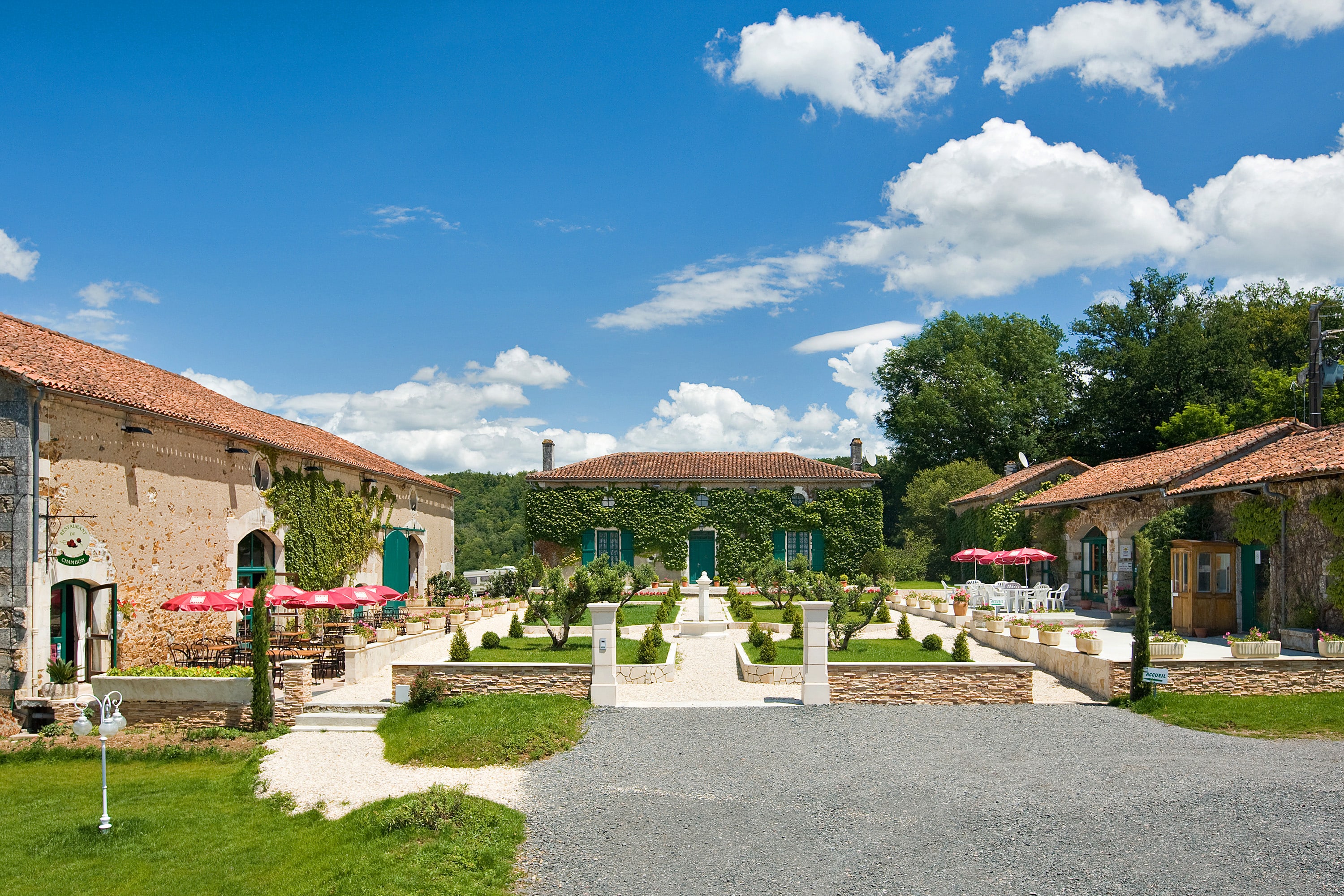 Vakantie naar Camping Koawa Les Gorges du Chambon in Eymouthiers in Frankrijk