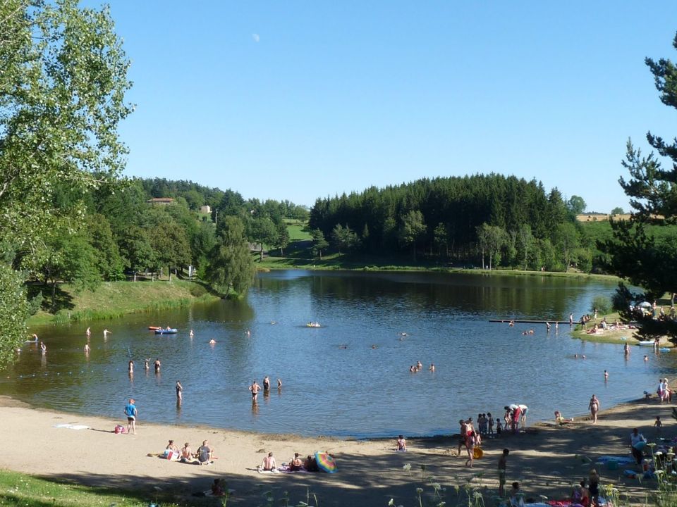 Vakantie naar Camping La Chanterelle in Champagnac Le Vieux in Frankrijk