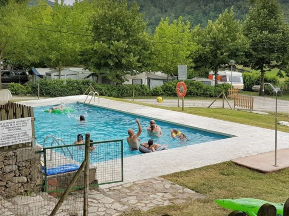 Vakantie naar Camping La Soleia d'Oix in Oix in Spanje