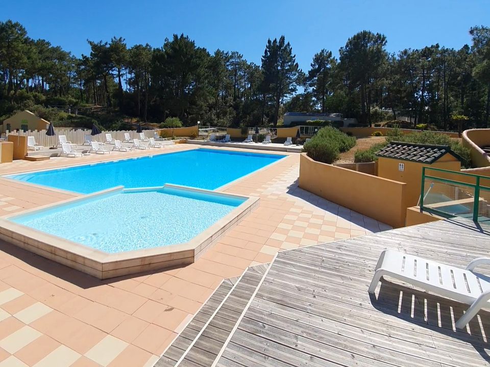 Camping Le Domaine Des Pins vanaf € € 406,00!