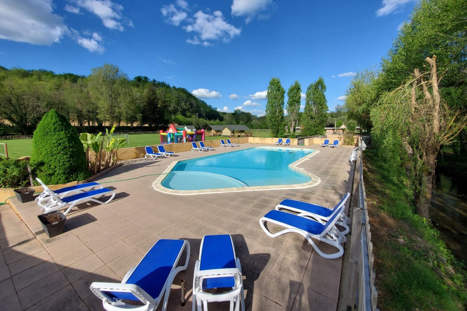 Vakantie naar Camping Le Pont de Mazerat in Dordogne in Frankrijk