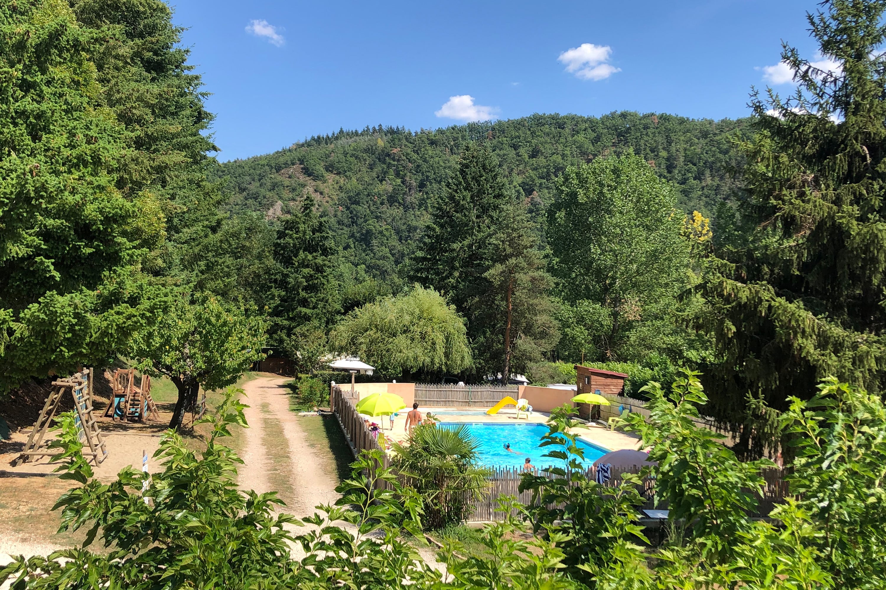 Camping Les Berges Du Doux vanaf € € 139,50,-!