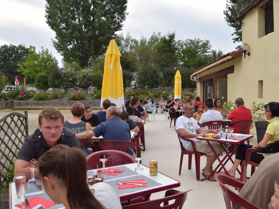 Camping Les Etangs Du Plessac   Camping Paradis vanaf € 179,-!