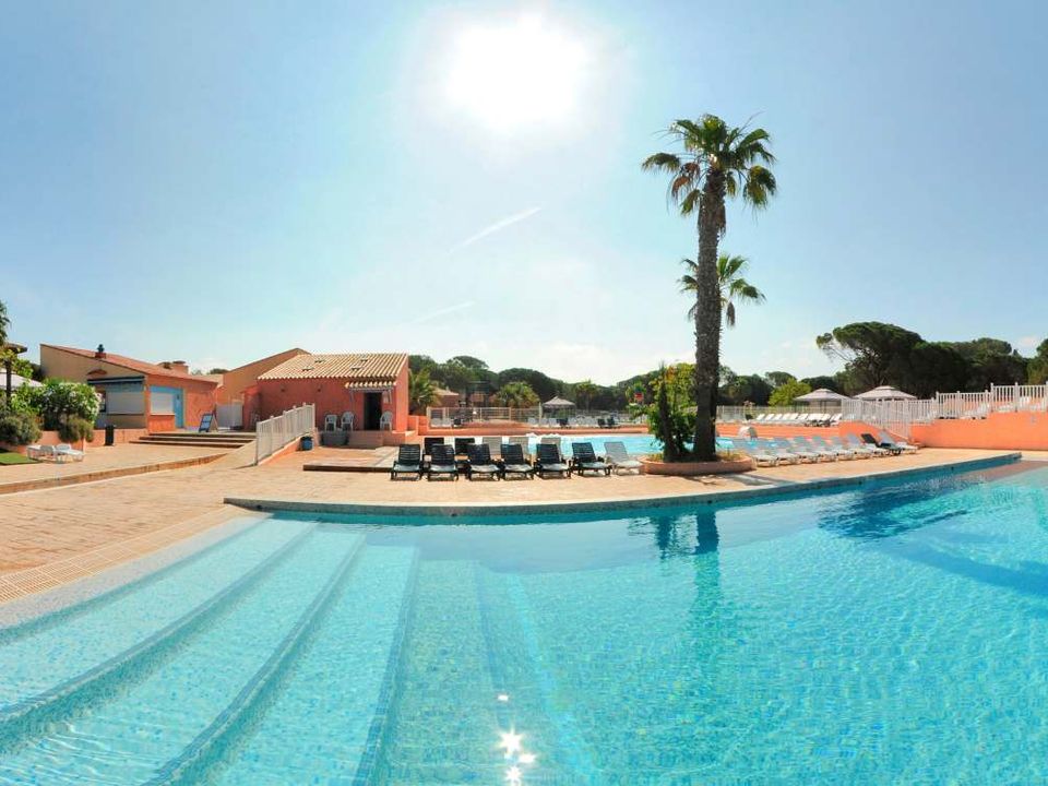 Camping Parc Saint James Oasis Village vanaf € € 219,00!