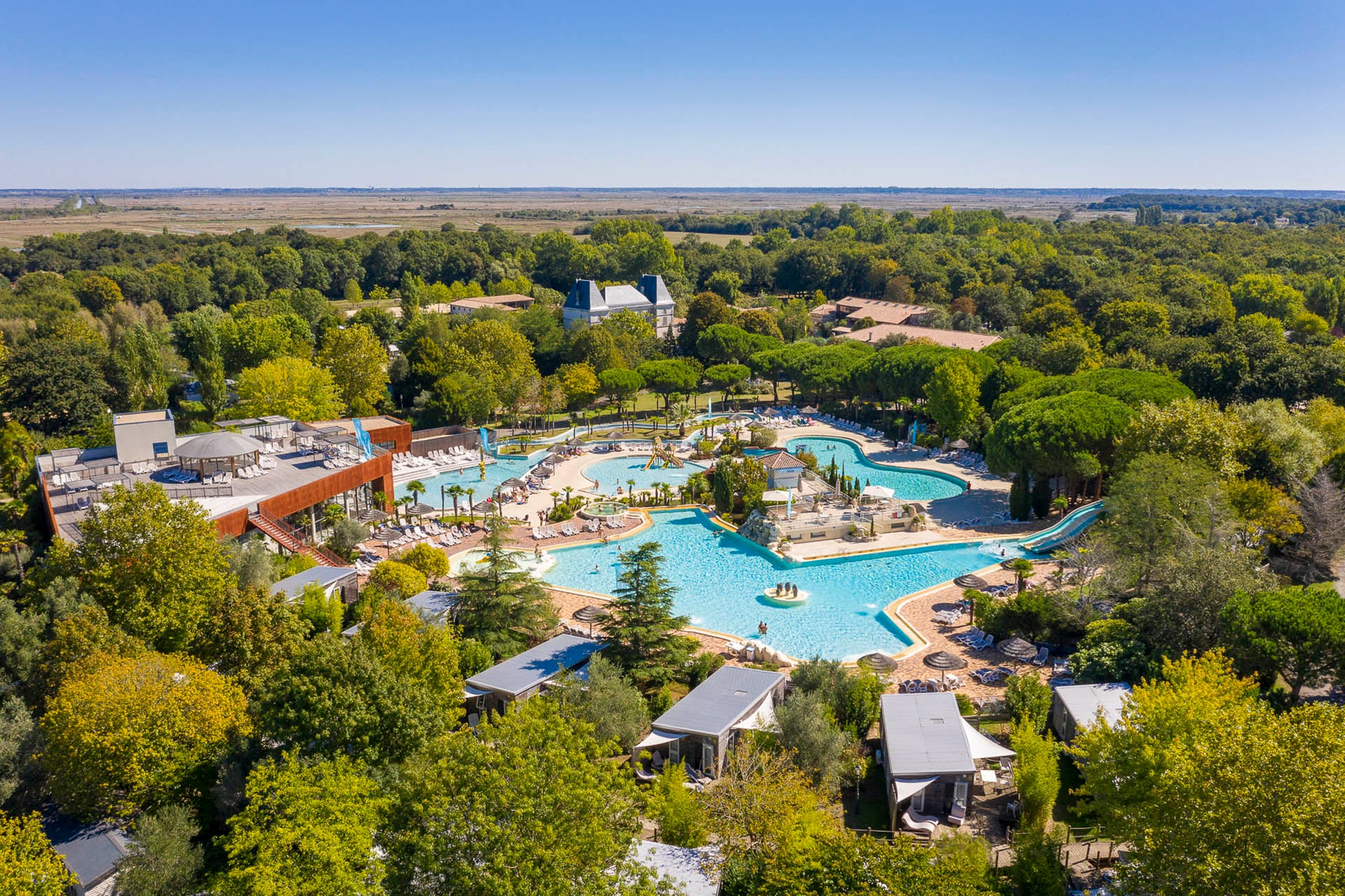 Vakantie naar Camping Sandaya Séquoia Parc in Saint Just Luzac in Frankrijk