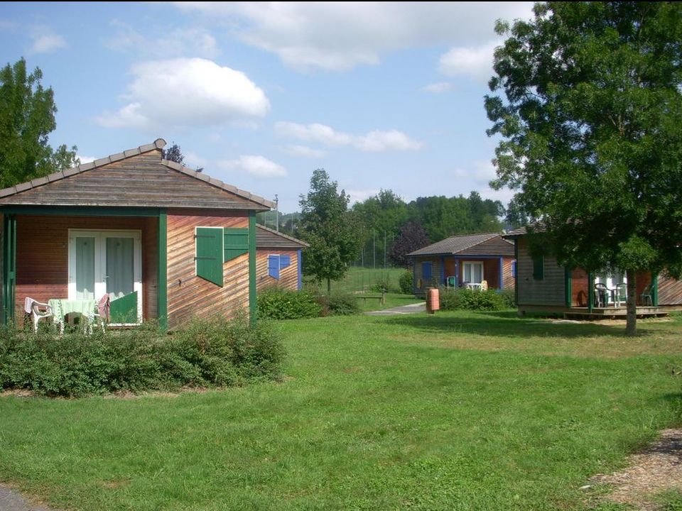 CAMPING VILLAGE CHALETS DE DONZENAC vanaf € 185,-!