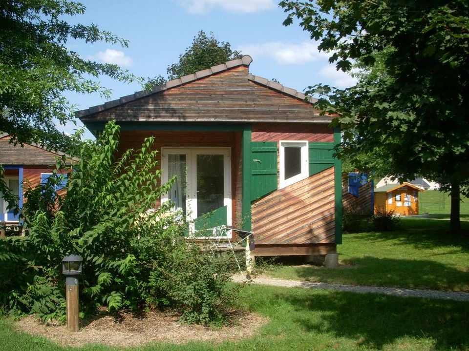 CAMPING VILLAGE CHALETS DE DONZENAC vanaf € € 185,00!