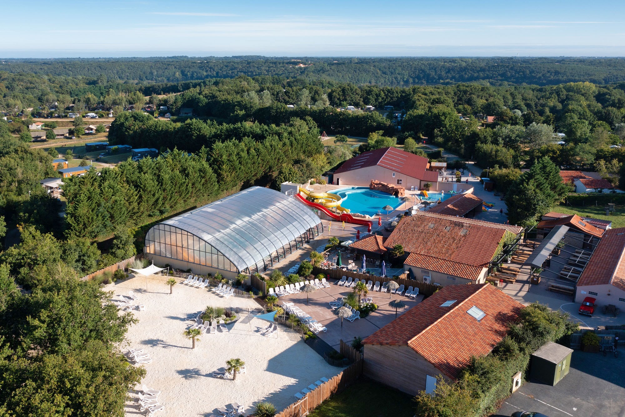 Vakantie naar Camping Village de la Guyonnière in Saint Julien Des Landes in Frankrijk