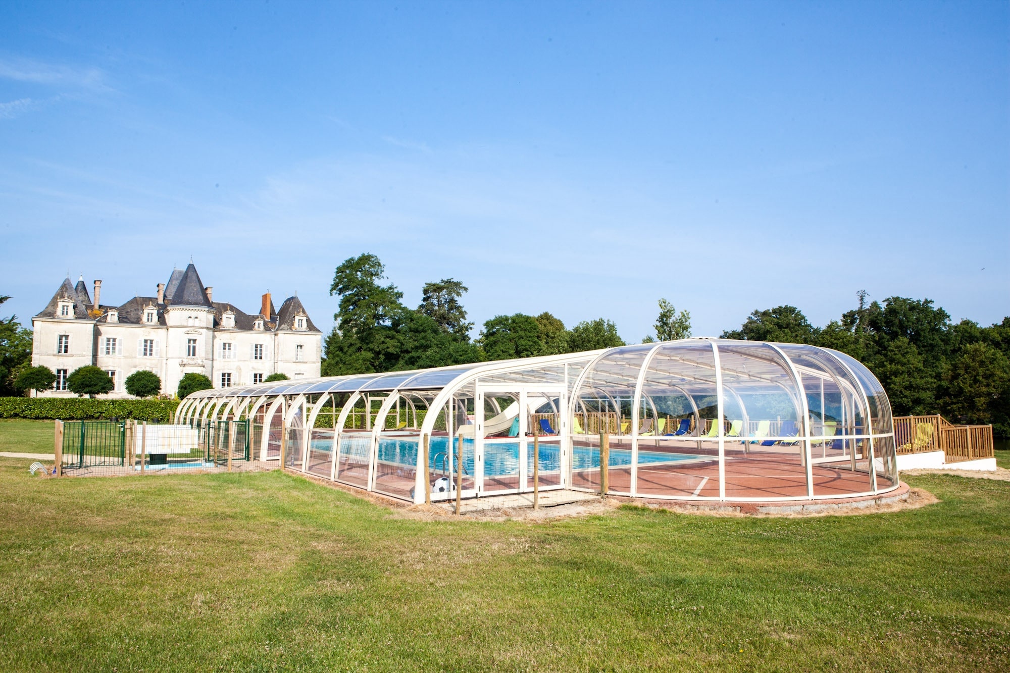 Vakantie naar Camping Yelloh! Village Château La Forêt in Saint Julien Des Landes in Frankrijk