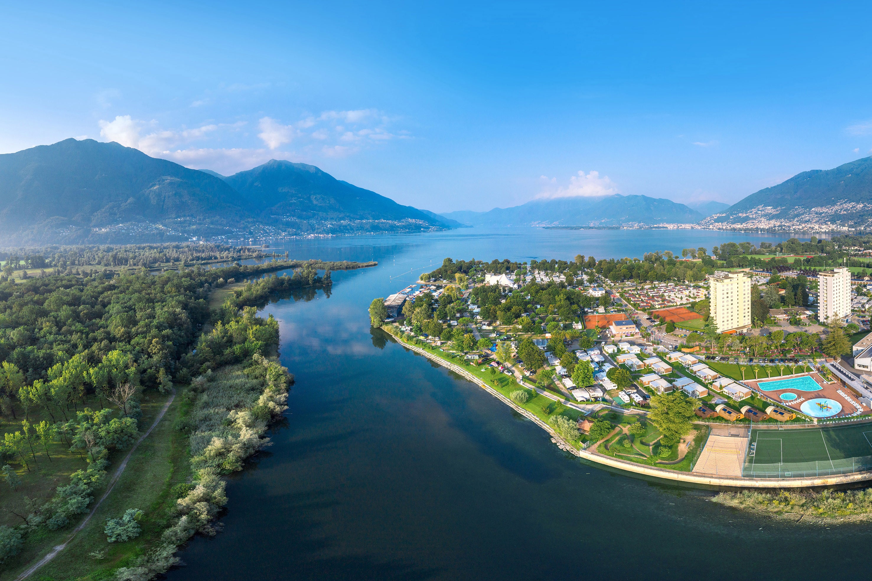 Vakantie naar Campofelice Camping Village in Ticino in Zwitserland