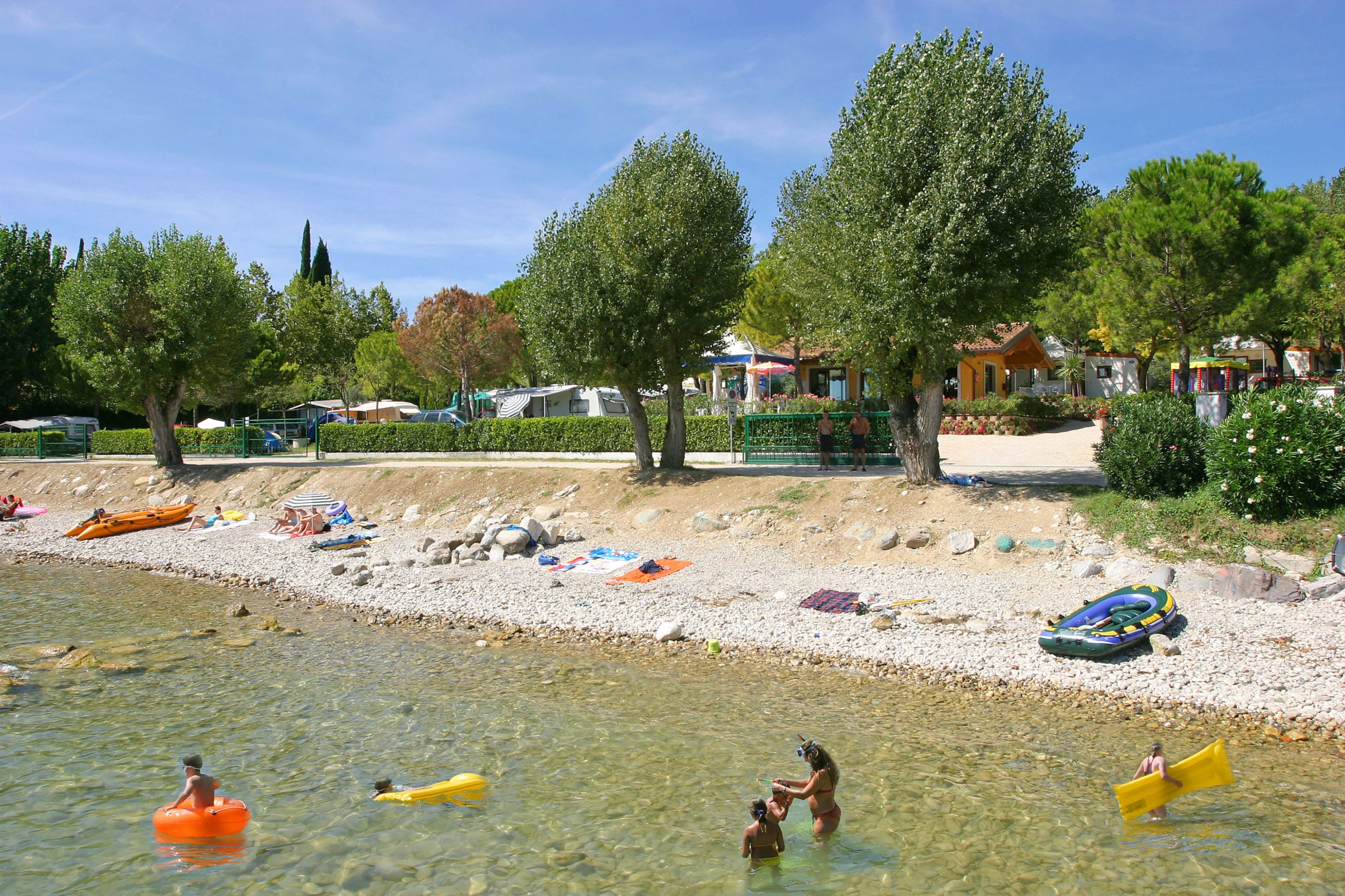 Vakantie naar Concept Village Piccola Gardiola in San Felice Del Benaco in Italië