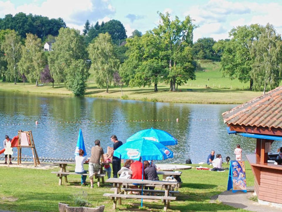 Vakantie naar Flower Camping l'Air du Lac in Saint Hilaire Les Places in Frankrijk