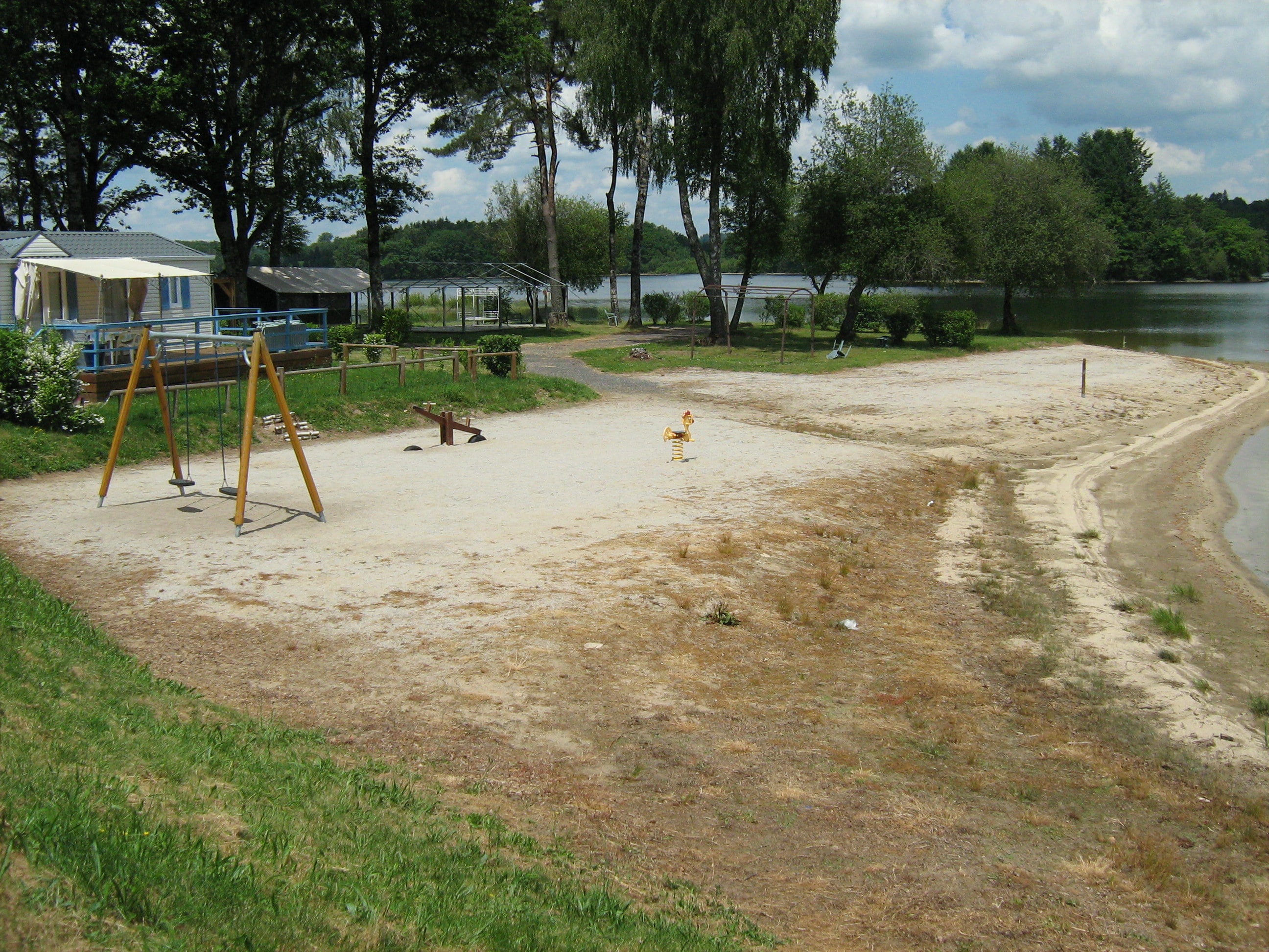 Vakantie naar Flower Camping Le Port de Neuvic in Corrèze in Frankrijk