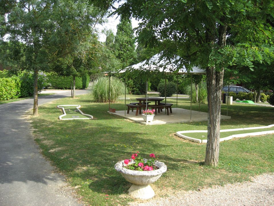 Parc Résidentiel De Loisirs Les Chalets Des Mousquetaires vanaf € 300,-!