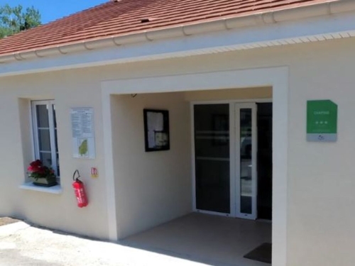 Camping De L'Abbatiale in Saint Leu D Esserent, Frankrijk voor de vakantie aanbieding van &euro; 340,-!