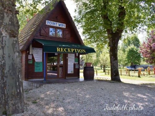 Camping de l'Arquebuse in Athee 1, Frankrijk voor de vakantie aanbieding van &euro; 343,-!