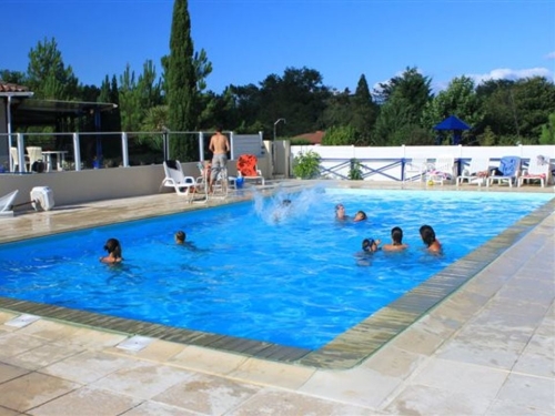 Camping Domaine de l'HerminiÃ¨re in Herm, Frankrijk voor de vakantie aanbieding van &euro; 280,-!