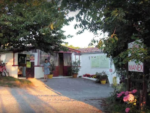 Camping Manex in Saint Pee Sur Nivelle, Frankrijk voor de vakantie aanbieding van &euro; 244,-!