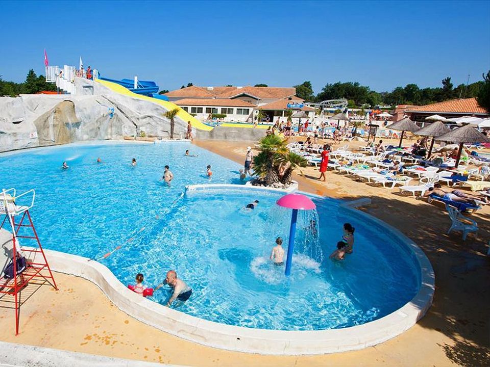 Tour Opérateur Et Particuliers Sur Camping Les Charmettes    Funpass Non Inclus vanaf € 187.50,-!