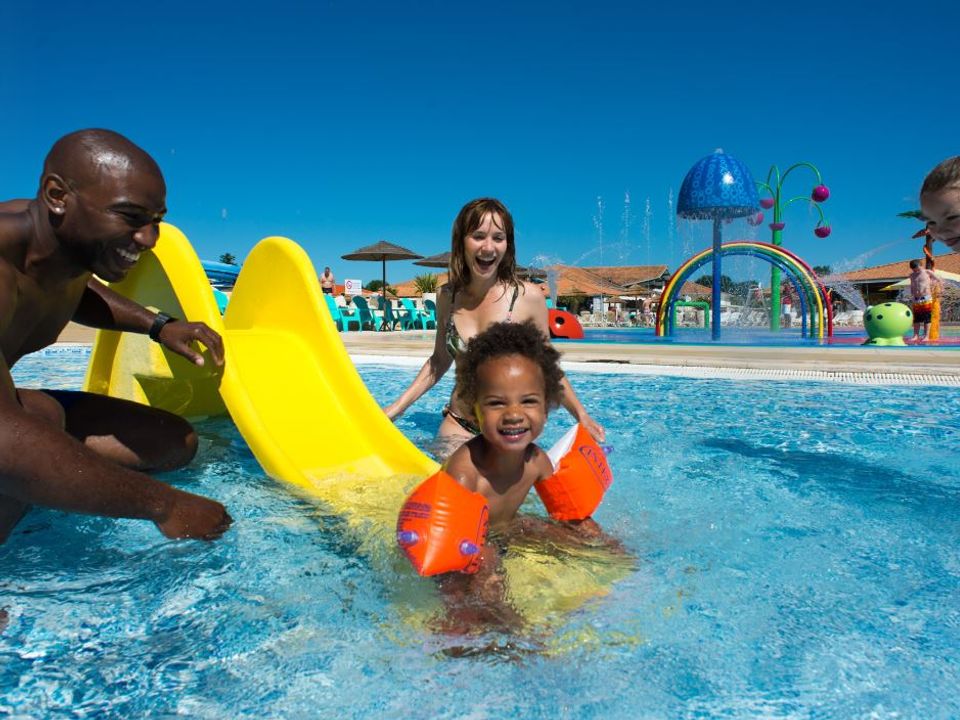 Tour Opérateur Et Particuliers Sur Camping Les Charmettes    Funpass Non Inclus vanaf € 187.50,-!