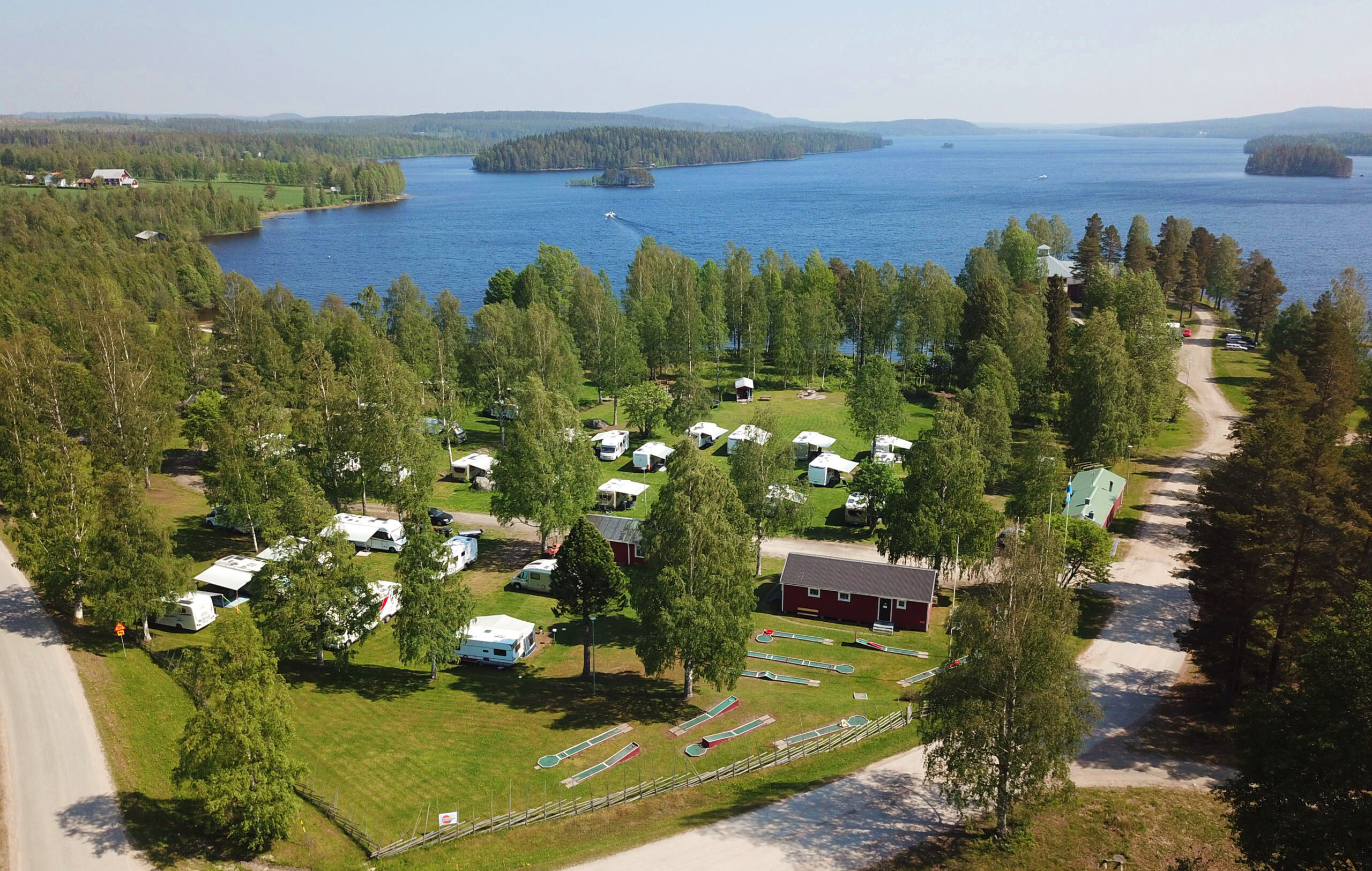 Trehörningsjö Camping & Stugor vanaf € € 183,64,-!