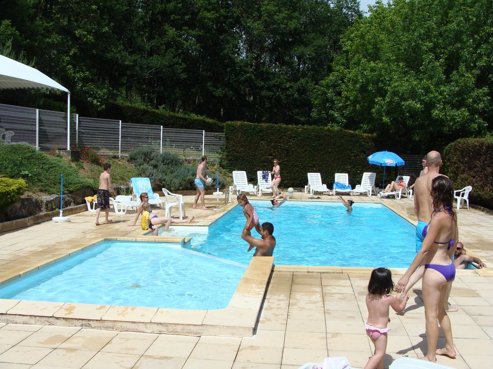 Vakantie naar Village de Vacances Les Chalets de la Gazonne in Sauveterre De Rouergue in Frankrijk