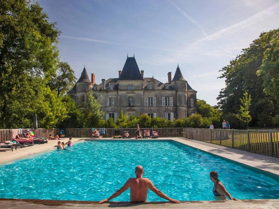 Vakantie naar Yelloh Village Château La Forêt in Saint Julien Des Landes in Frankrijk